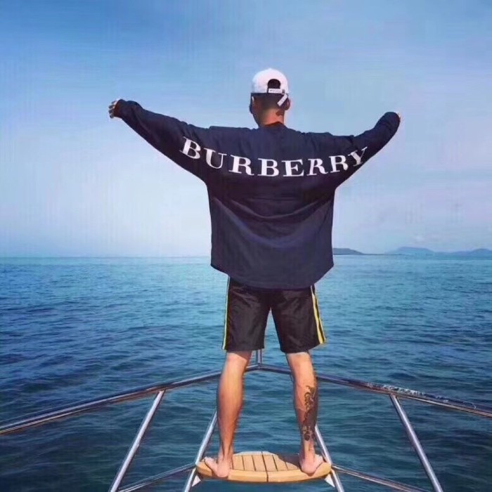  번개장터 버버리 백로고 오버핏 워싱맨투맨