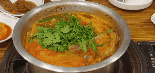  아야진 생태찌개 - 생태가 없어 동태찌개에 라면사리 추가해서