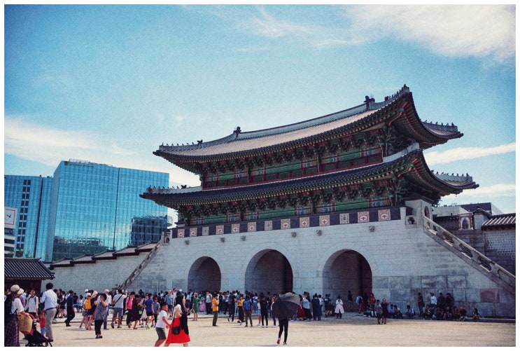  경복궁에서 (a7m3 + fe35/1.8)