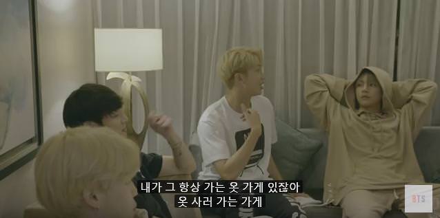  [방탄소년단 정국] 조용하게 다정한 정국이가 존경하는 형에게 선물을 주는 방법 (feat. 형아 침대에 선물 툭 놓고 간 애기)
