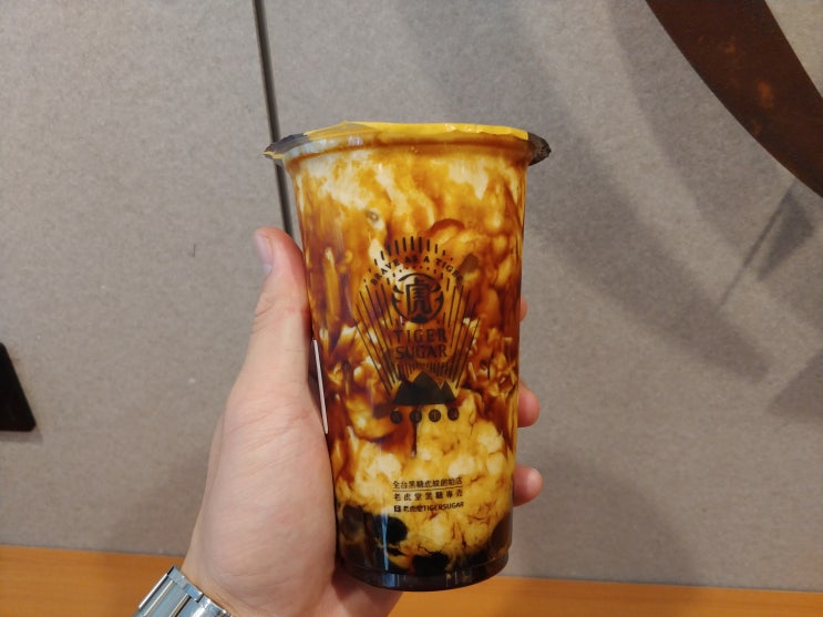  수유역 타이거슈가 흑당 밀크티
