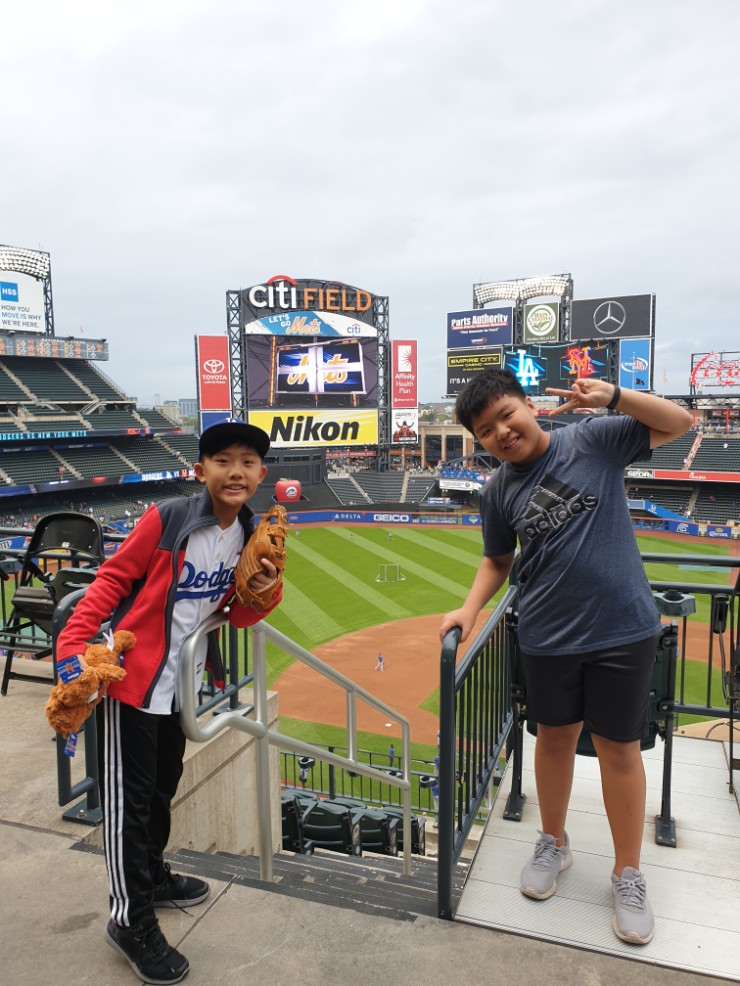 류현진 선발경기 관람중 ~ LA Dodgers vs NY Mets  시티필드 구장에서~^^