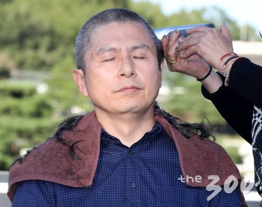  황교안 삭발에 정치권 '냉소'.."정치 쇼"