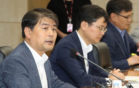 사우디 유전피격에 국제유가 20% 급등..산업부 "당장 수급 차질없어..사태장기화시 차질 우려" 사우디 유전피격에 국제유가 20% 급등..산업부 "당장 수급 차질없어..사태장기화시 차질 우려"
