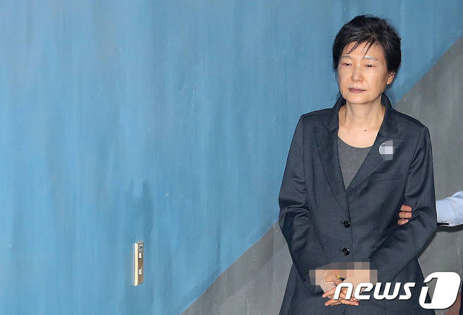  박근혜 전 대통령 입원..朴측 "박근령 신청 형집행정지 판단해야"