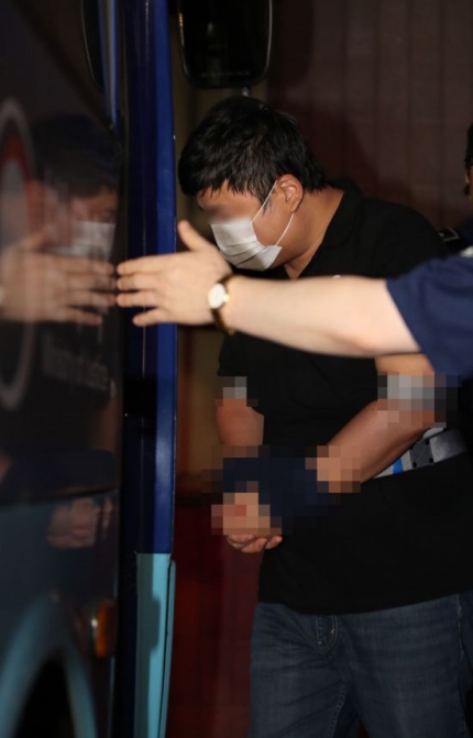  [속보3신] 조국 5촌조카 구속영장 발부