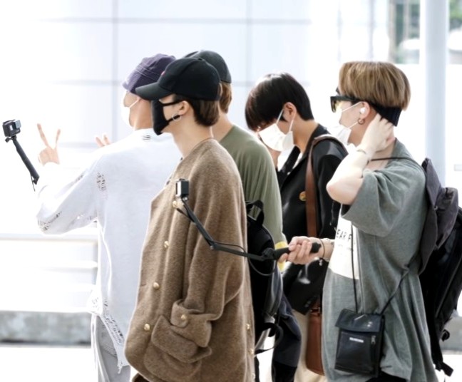  BTS <방탄소년단> 휴가 끝 리얼리티 촬영위해 출국