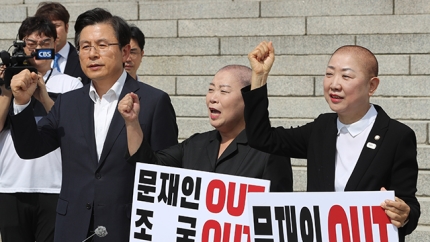  한국당 대표(황교안)의 삭발 예고, 조국을 지렛대로 대통령을 끌어내리려는 고약한 심보: 조국 관련 의혹을 확대재생산하려 안간힘을 쓰는 것에 실소