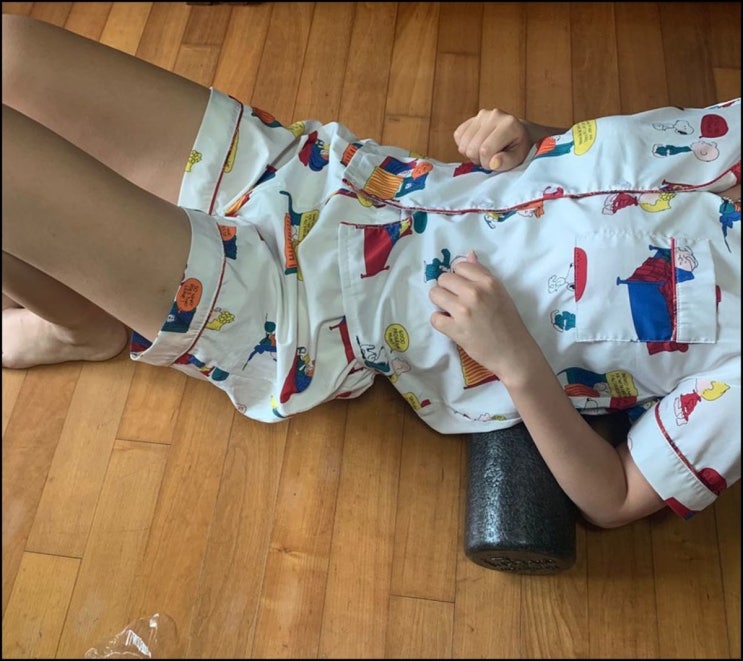  폼롤러 스트레칭으로 근막이완 해봤어요.