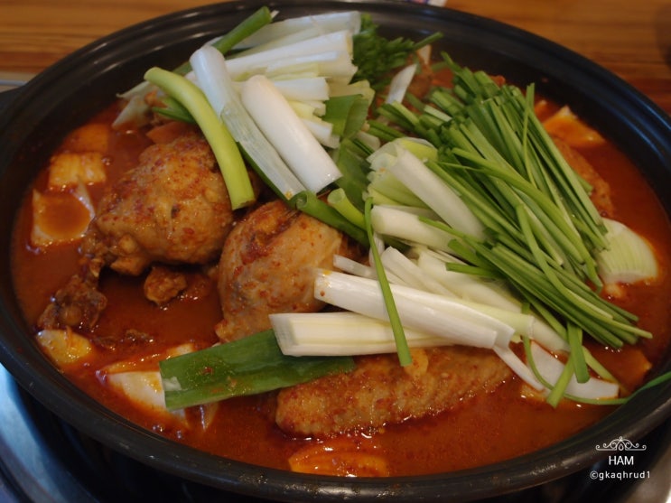  김포밤나무집 본점에서 매콤한 토종 닭도리탕