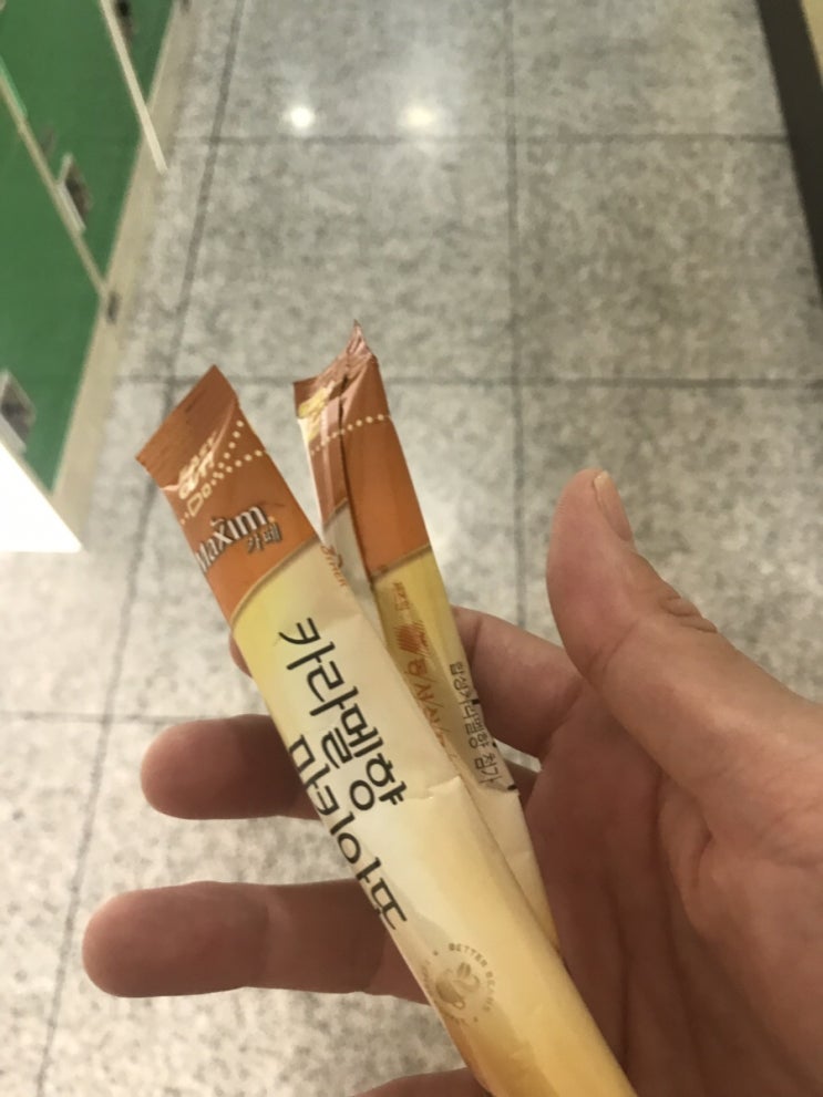  이 가을, 맥심 카라멜향 마키아또에 취해봅니다.