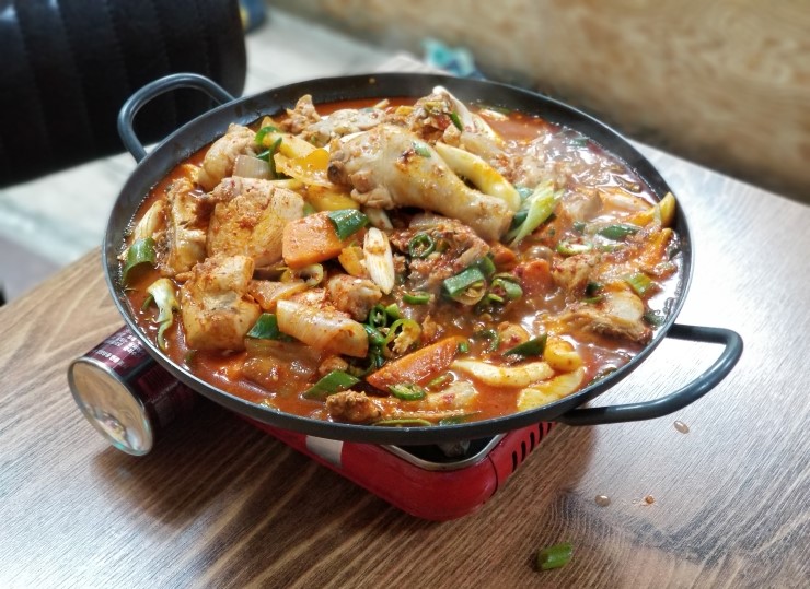  백종원 골목식당 포방터 닭볶음탕, 홍탁집 어머니와 아들