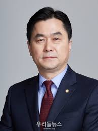 "검찰 수사, 속도 조절과 절제가 필요해"    - <b>김종민 의원</b>... 