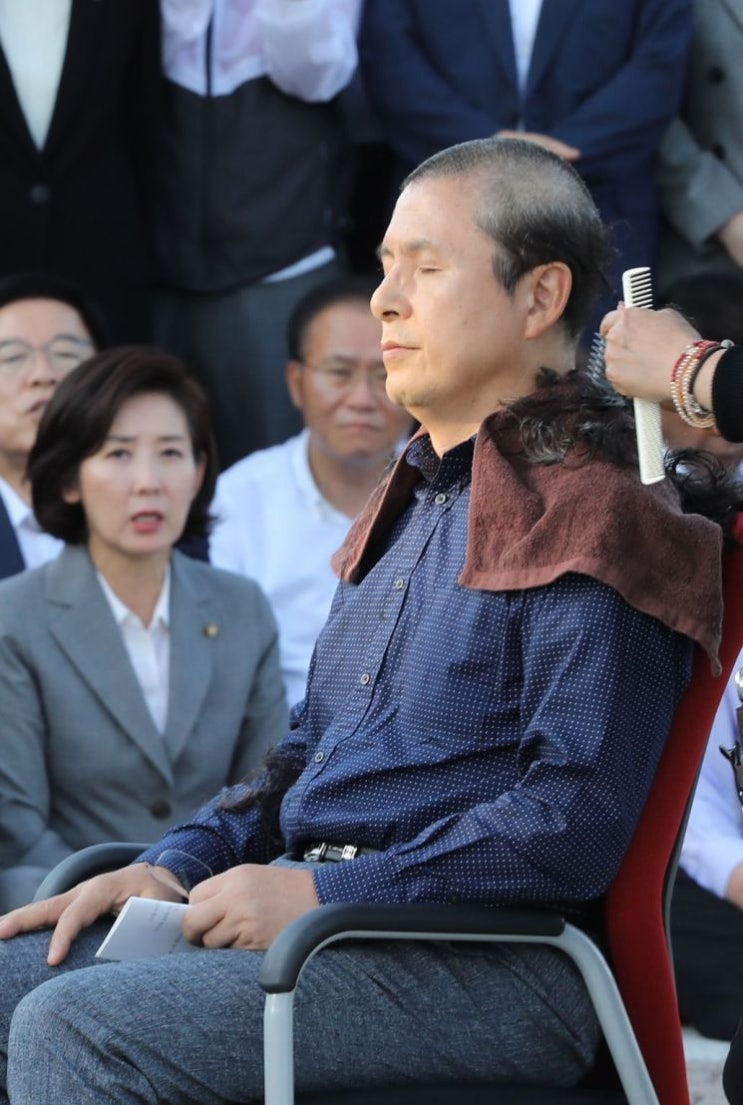  황교안대표삭발 _ 절박함일까 성급함일까