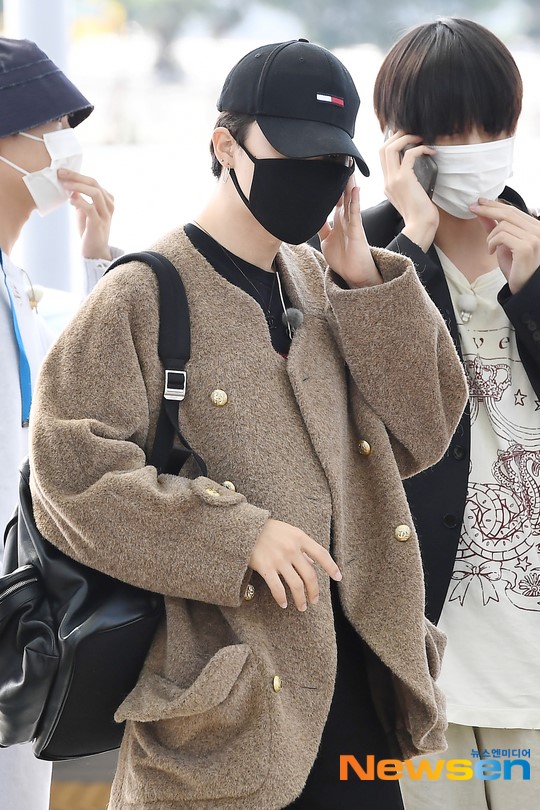  BTS 방탄소년단 지민 공항패션 볼캡은 타미진스 모자추천해요!