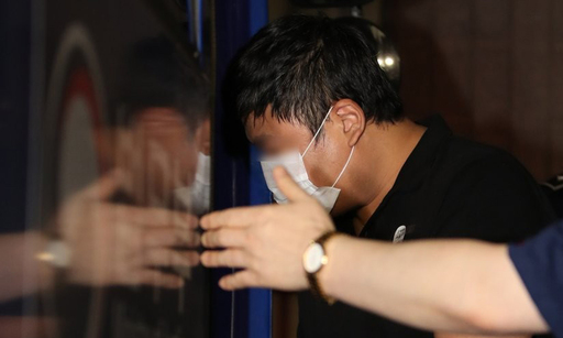  조국 "검사, 법 지키면 인사불이익 없을 것…앞으로도 마찬가지" ('가족 수사 중인 상황에서 수사공보준칙 개정 어떻게 생각하는가' 질문에는 답하지 않아, 가족펀드 5촌 조카 구속)
