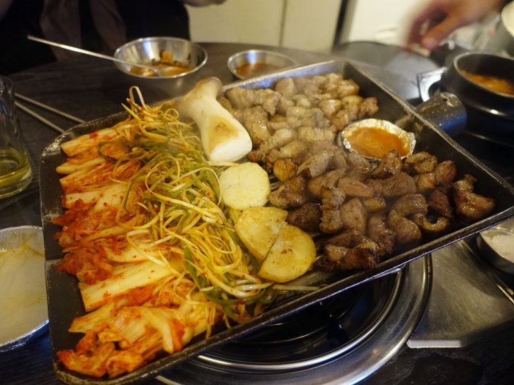 [합정고기집] 구워삶다: 참나무장작으로 굽는 합정삼겹살