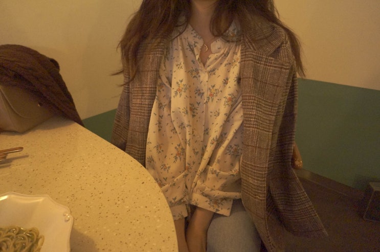  에이블리 빵원퀴즈 정답! 클래식체어 쫄깃쫄깃 티셔츠/감성 터지 가방 맛집٩(๑• ₃ -๑)۶
