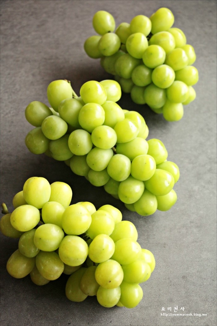  별그린농장의 씨없는 샤인머스캣 2kg