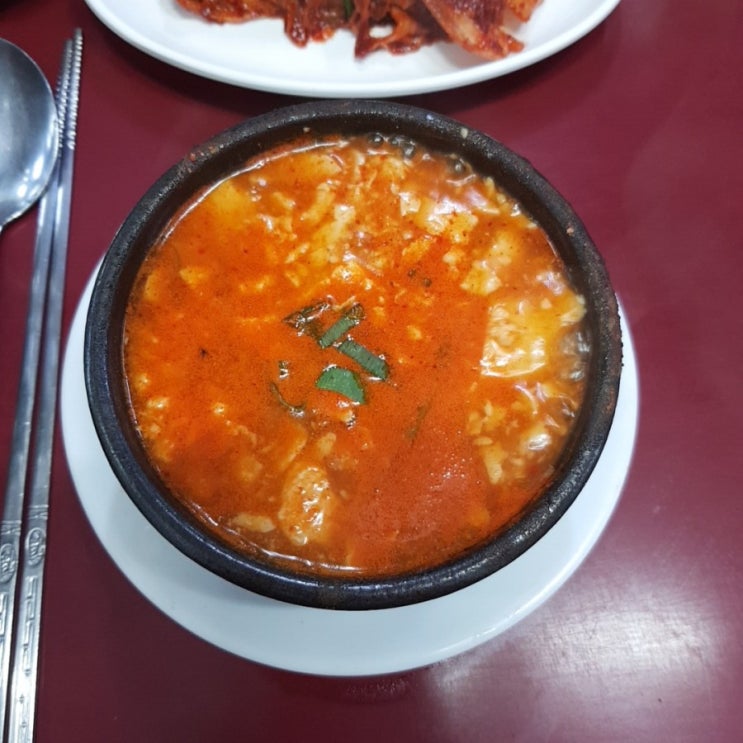  부산 남포동 추억의 돌고래순두부 싸고 맛있는 순두부백반c / 롯백광복점 간식맛집 바삭바삭한 스트릿츄러스cc