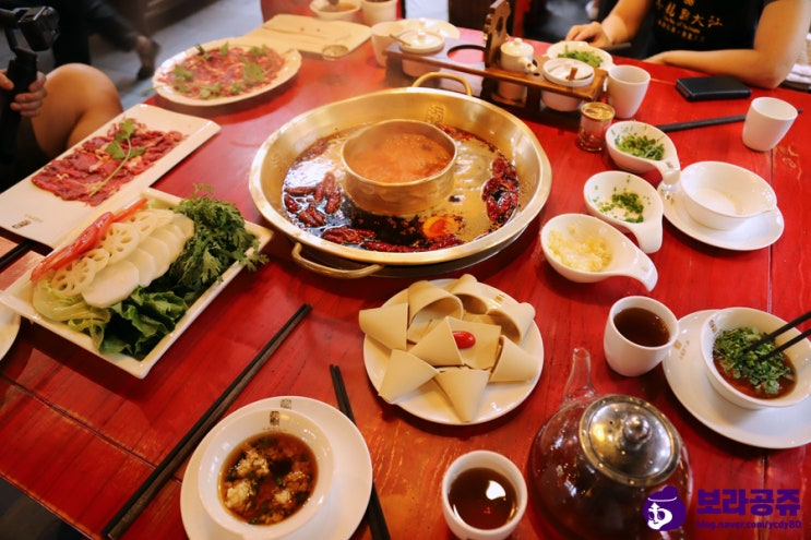  청두 훠궈 맛집 빨간맛! 배틀트립 맛집 + 원나잇 푸드스트리트 촬영지! 샤오롱판따쟝