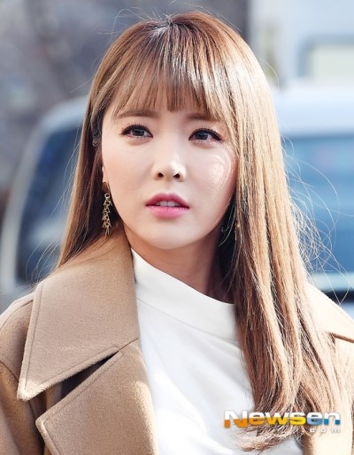 가족회사 설립 부인한 홍진영, 계약분쟁 중 1인 기획사 설립 움직임 가족회사 설립 부인한 홍진영, 계약분쟁 중 1인 기획사 설립 움직임