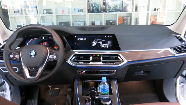 2019 BMW X5 자동차 순정 카 오디오로 홈용 소리를 만들다.