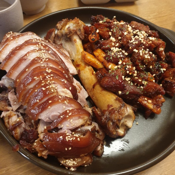  춘천 퇴계동 맛집 / 춘천 족발 맛집 :: 족발야시장(반반족발)