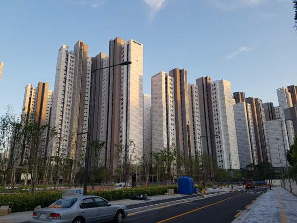  '4900가구' 고덕그라시움 입주 코앞…강동구 뒤흔들까