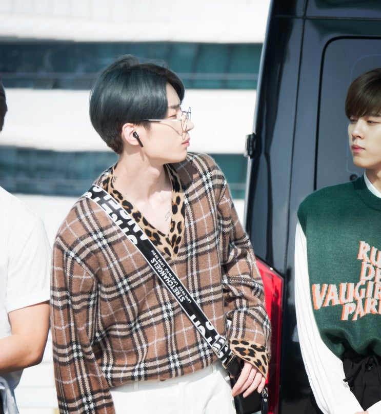  엑스원 한승우 공항패션 파니니백으로 알아보는 남성 크로스백 코디 Tip :D