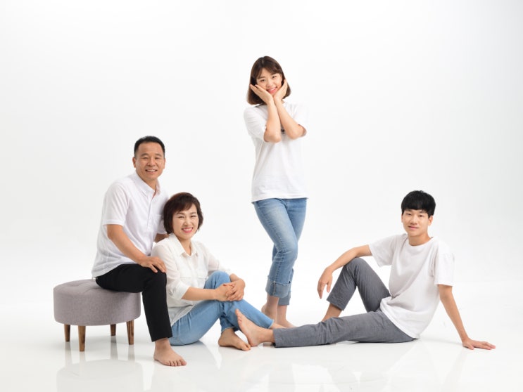  양평 사진관 리마인드웨딩과 가족사진을 함께 남겼어요.