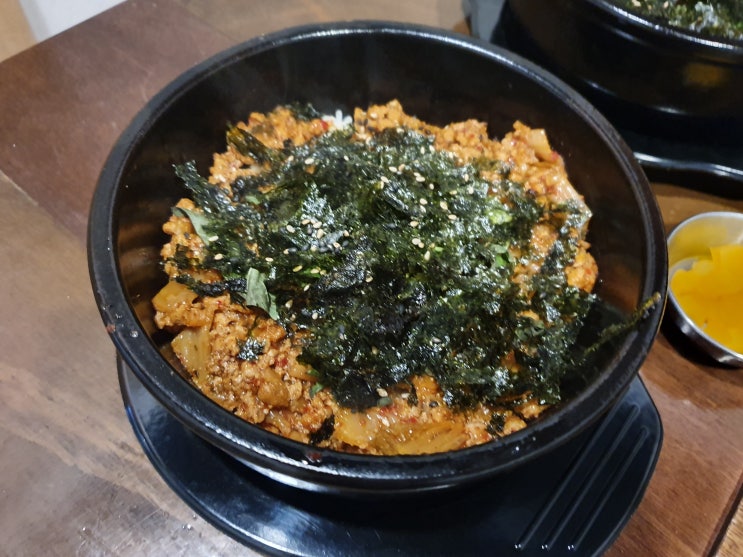 교대역 점심! 김치돌솥비빔밥! 3900원! 바베큐큐브! 허영만 식객도 즐겨찾는 수요미식회 맛집! 참숯불구이 고기 맛집!