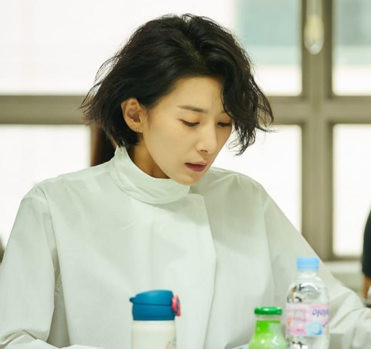  아무도 모른다 김서형 단독 주연으로 활약하게 된 여배우라죠?