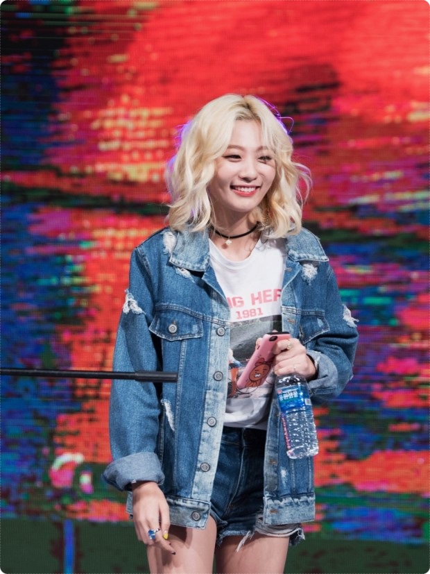  볼빨간 사춘기 안지영:) 나이 키 사진 패션 성형