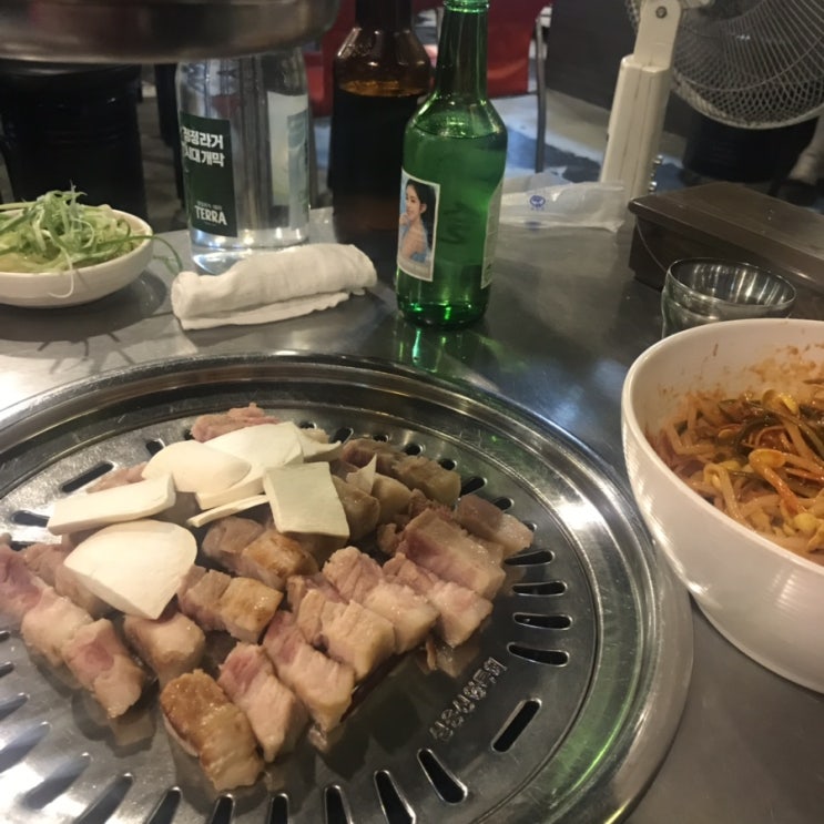 전대후문 삼겹살 맛집 ,두꺼운 삼겹살을 찾는다면 ! 392볏짚통삼겹!