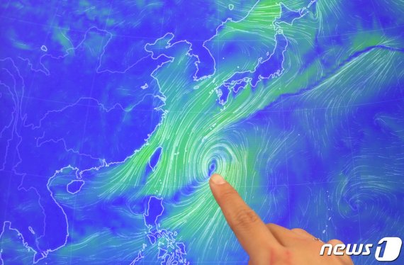 태풍 '타파' 북상..주말 폭우 가능성