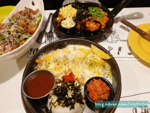  천호역로데오거리 : 분홍다이닝 파스타 전문점에서 -