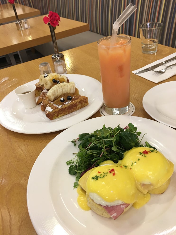  판교 현대백화점 사라베스, 이쁜 에그베네딕트가 맛도 좋네 :)