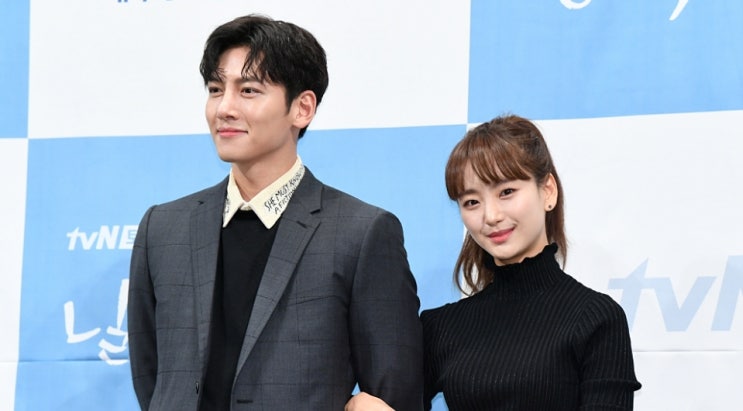  지창욱 "군 전역 후 복귀작..너무 긴장돼"..'날 녹여주오' 지창욱, 군 제대 후 복귀작으로 선택한 이유는? '날 녹여주오' 지창욱ㆍ원진아, 달달 케미