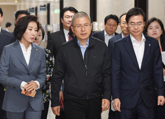 스스로 삭발 희화화.. 본전도 못 찾은 한국당 스스로 삭발 희화화.. 본전도 못 찾은 한국당