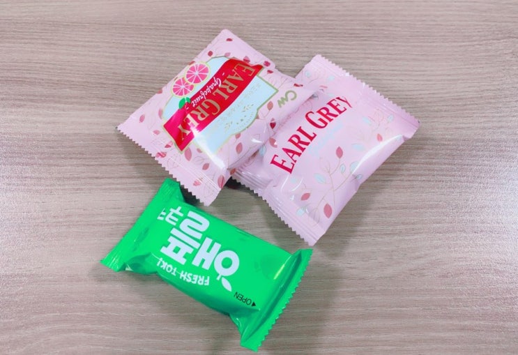  간식타임 요즘은 쿠키 안에 잼 들어가 있는 과자가 많아서 좋아요