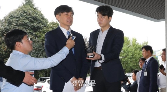 조국, 의정부지검서 첫 ‘검사와의 대화’…검찰 내부선 ‘퍼포먼스’ 비판도 조국, 의정부지검서 첫 ‘검사와의 대화’…검찰 내부선 ‘퍼포먼스’ 비판도