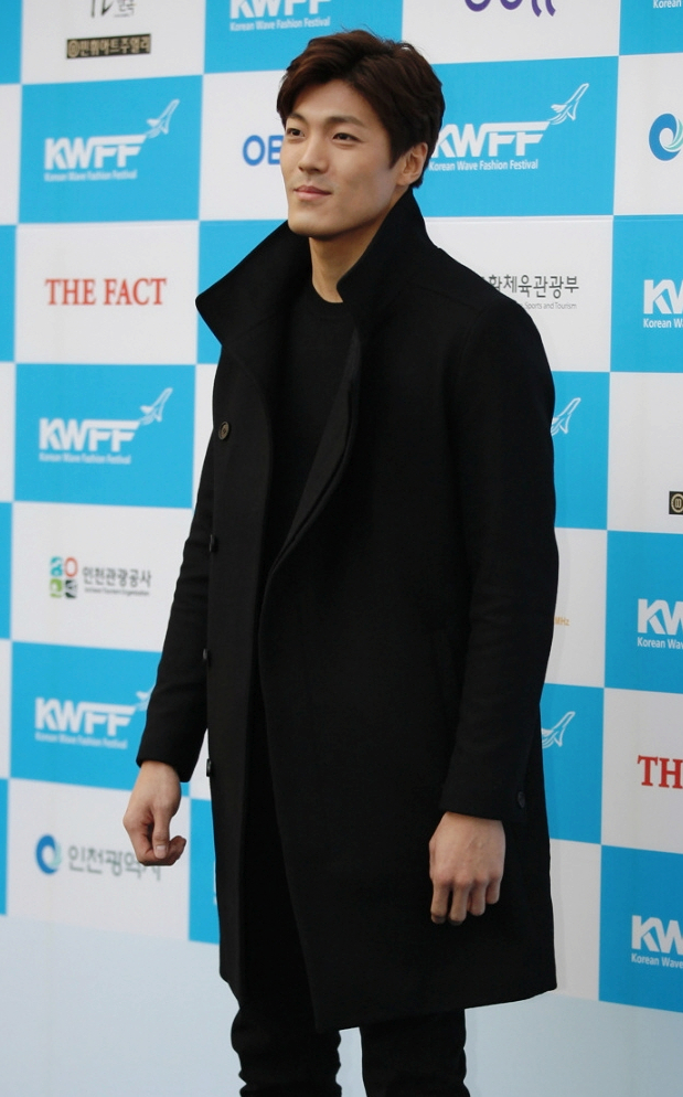  나쁜녀석들 이재윤 해골문신으로 나와요