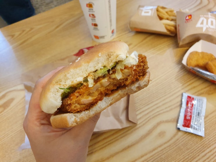  롯데리아 레전드 오징어버거 솔직 후기 및 할인팁