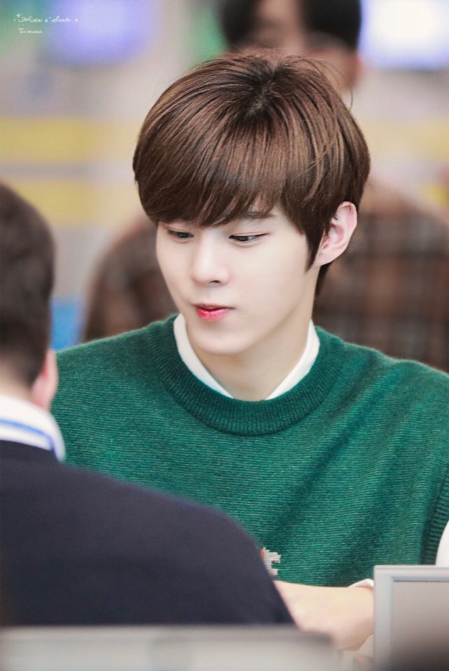  엑스원 공항사진 , 엑스원 출근길 , 엑스원 퇴근길 , 엑스원 첫 해외활동 - [ X1 김우석 일본 공연 출근길 늦은 프리뷰]