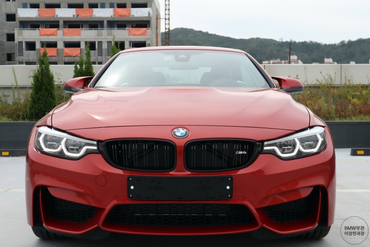  고성능 스포츠카 BMW M4컨버터블 컴페티션에디션 살펴보기.