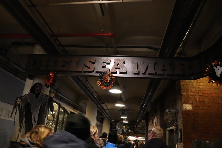  [미국/뉴욕] 뉴욕여행에서 꼭 가봐야하는 분위기 있는  첼시마켓 (CHELSEA MARKET) : 마침 할로윈이었데요!