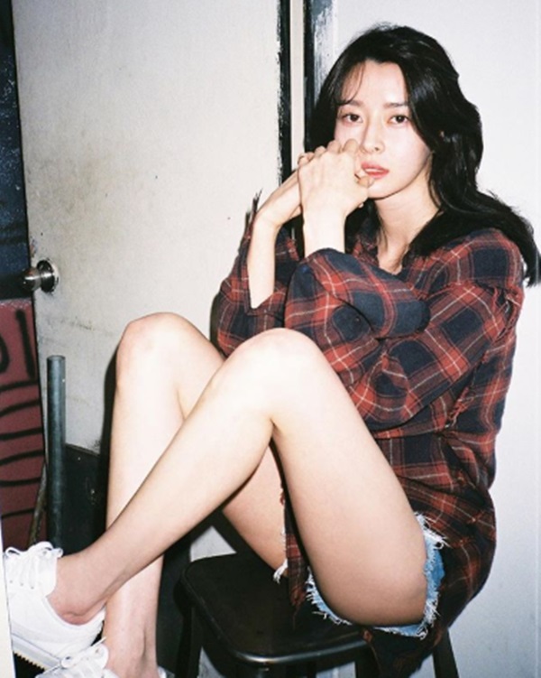  권나라, 나이 궁금케 할 정도로 완벽해…몸매의 시작은? "전혀 도움되지 않을까봐"