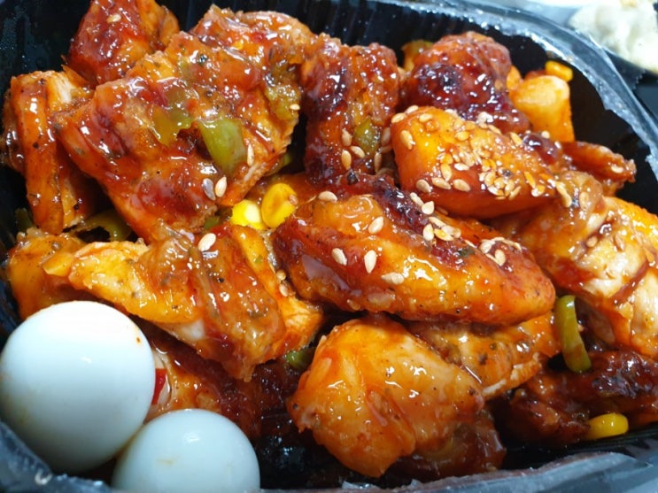  특제소스로 맛을 낸 오븐에 구운 야꼬닭 순살 양념 바베큐