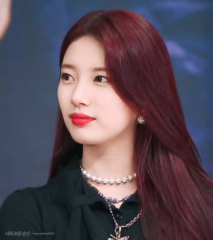  수지 배가본드 제작발표회 미모 .gif
